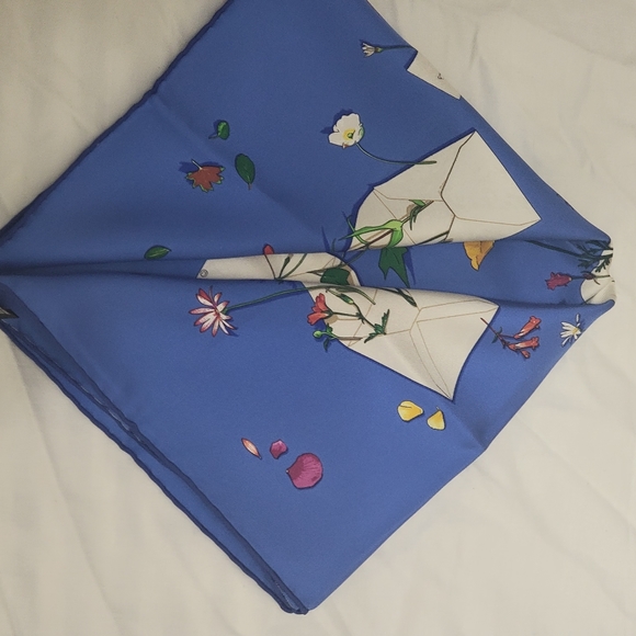 Hermes scarf 45 silk Muffler Des Fleurs Pou Le Dire "Flower "Blue 100% Silk - Picture 2 of 8